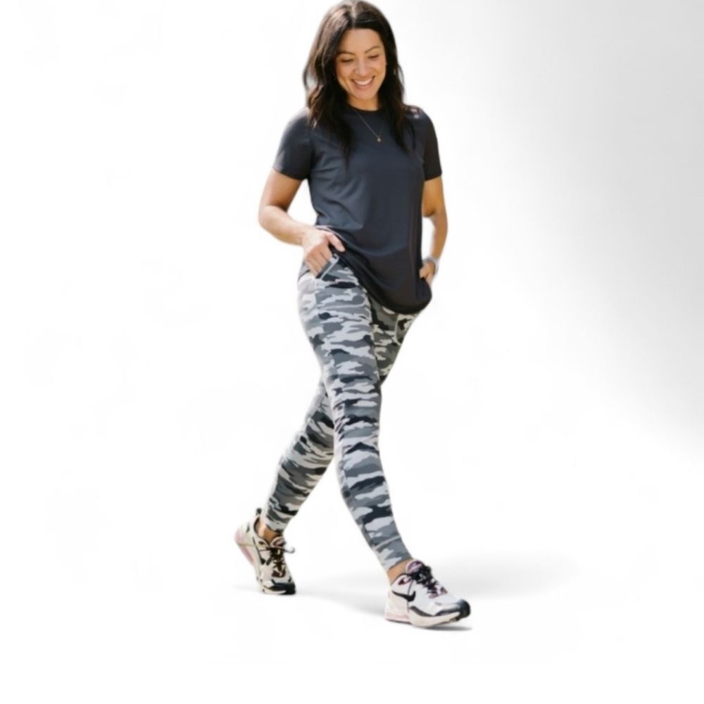 Zyia Grey Camo Unwind Joggers Women's Size Medium